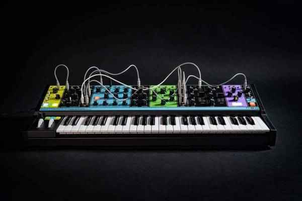 Новый синтезатор Moog Matriarch представляет собой полумодульный инструмент с убийственным звуком  