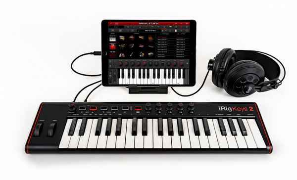 IK Multimedia iRig Keys 2 — второе поколение мобильных MIDI-клавиатур с отдельным разъёмом для наушников  