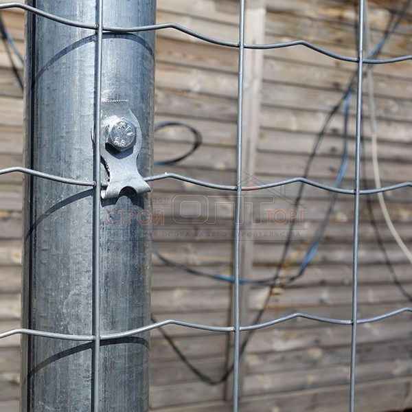 Как закрепить сетку рабицу к металлическим столбам
