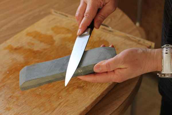Как правильно затачивать ножи бруском видео