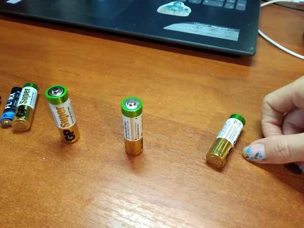 Как проверить заряд батарейки в домашних условиях